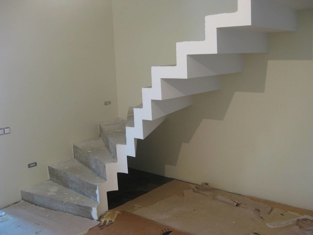 Как отделать бетонную лестницу в доме