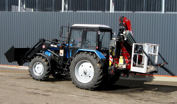 Машина многофункциональная ДМЭ- 1000FASSI на базе трактора Беларус 1221.2
