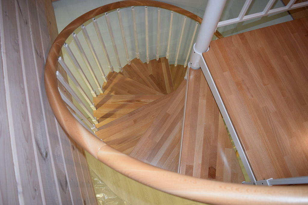 Интерьерная лестница ВЕРОНА - Винтовая лестница выполнена целиком из стали 4