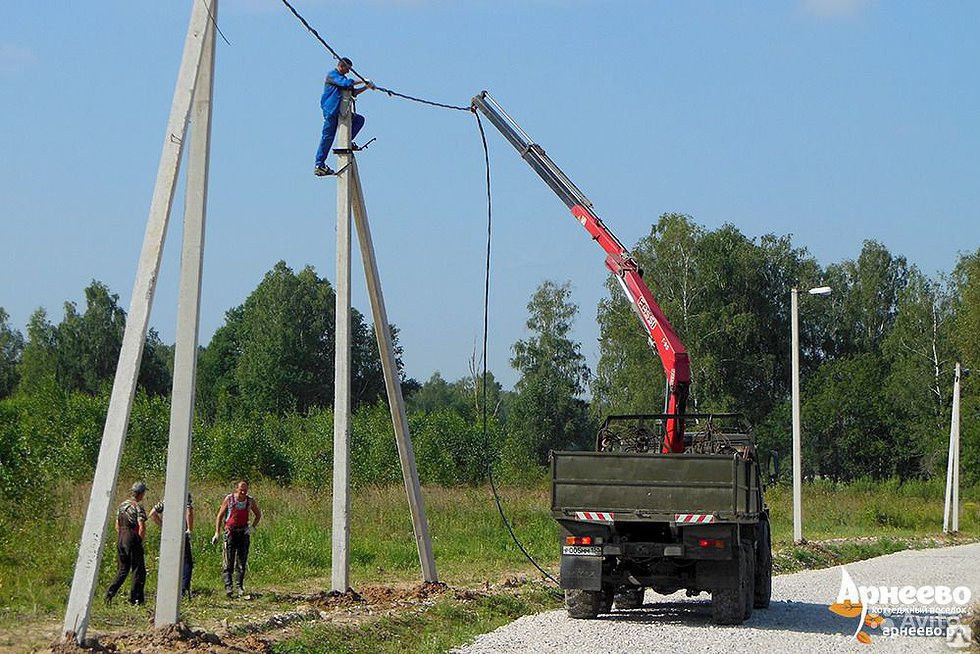 Монтаж опор. Разгрузка опор БКМ 66. Демонтаж опор св 110. Монтаж столбов ЛЭП.